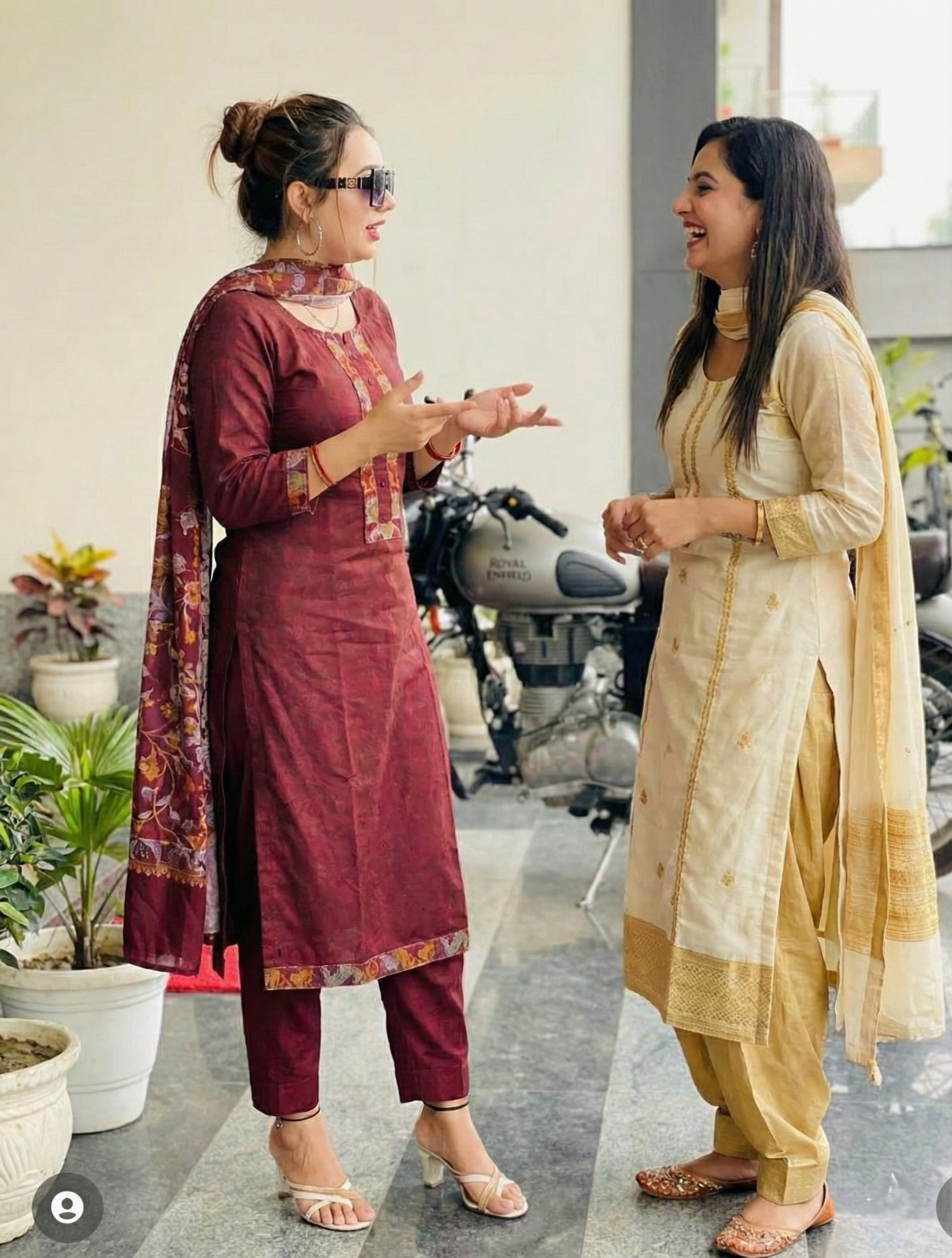 luxurious, elegant look maroon colored 3 piece luxurious, elegant look maroon colored 3 piece